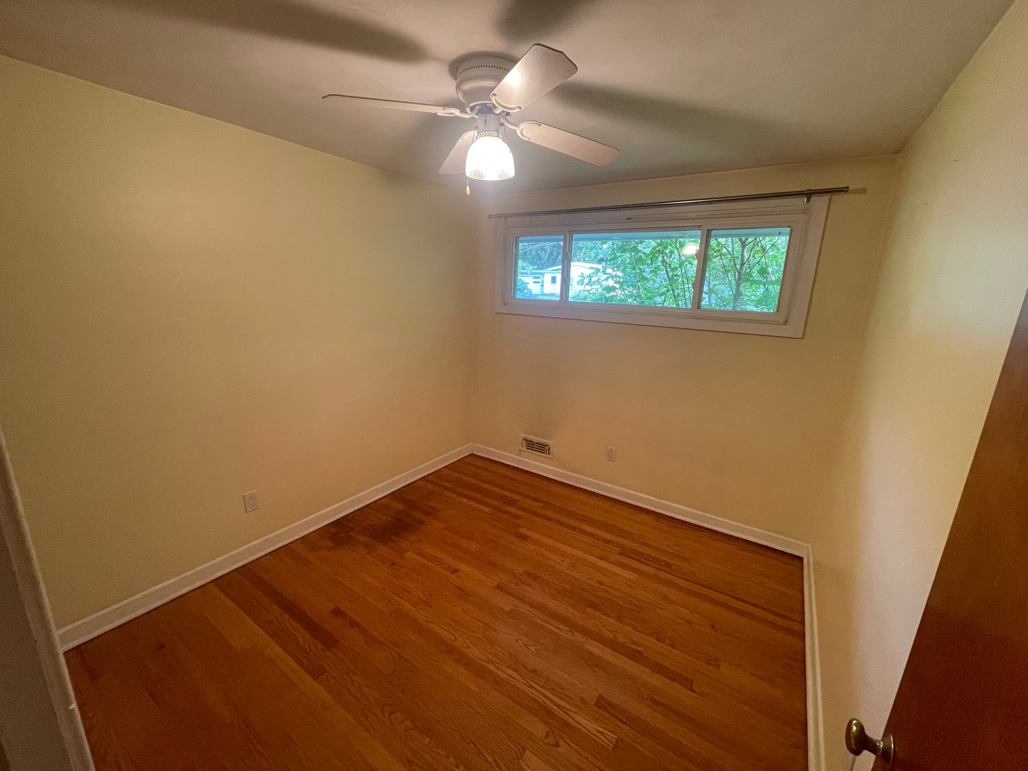 Building Photo - 205 Pine Grove St