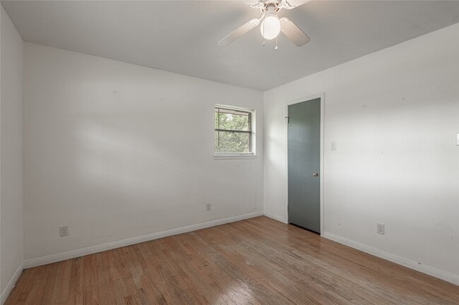 Building Photo - 2528 Ave N 1/2