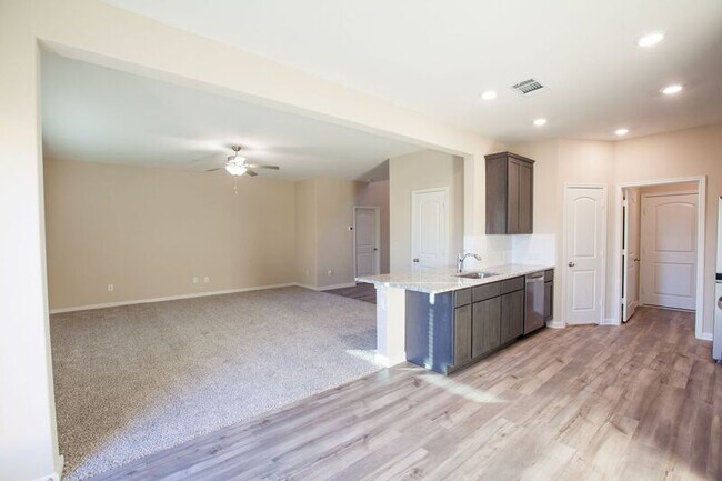 Building Photo - 1917 Dahlia Way