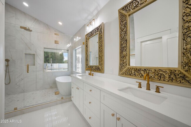 Building Photo - 4352 E Santa Rosa Pl