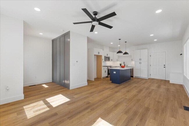 Building Photo - 803 Dupree St