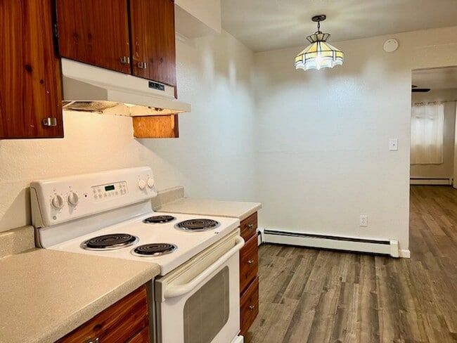 Building Photo - Midtown 3 Bed Apt. w/ 2 Car Garage