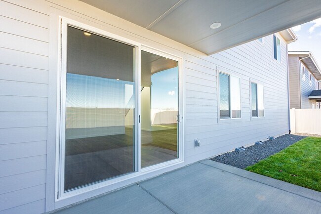 Building Photo - Brand New Home in an Amenity Filled Neighborhood