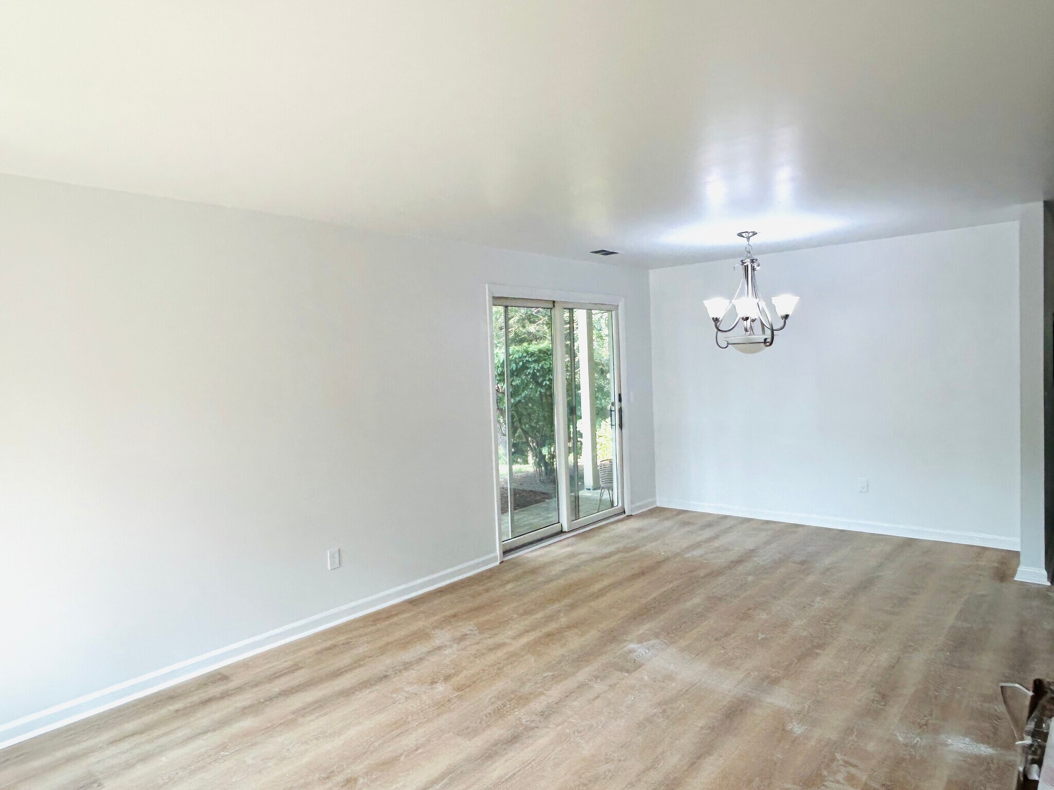 Slider from dining area to patio #1 - 45 Augusta Dr