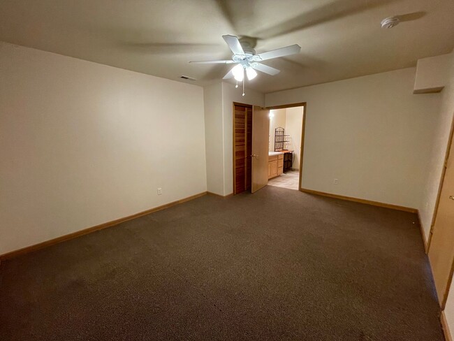 Building Photo - Spacious and Modern 3 Bedroom Sunlit Basem...