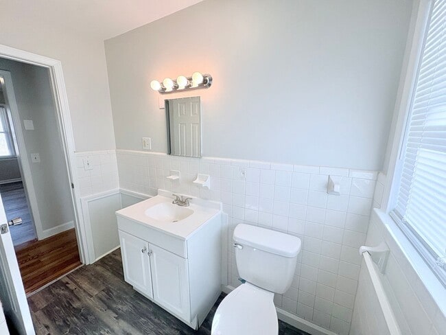 Building Photo - 213 Morris St