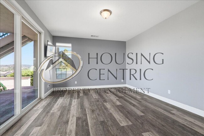 Building Photo - Executive Gated Rental with Stunning Views & Solar!