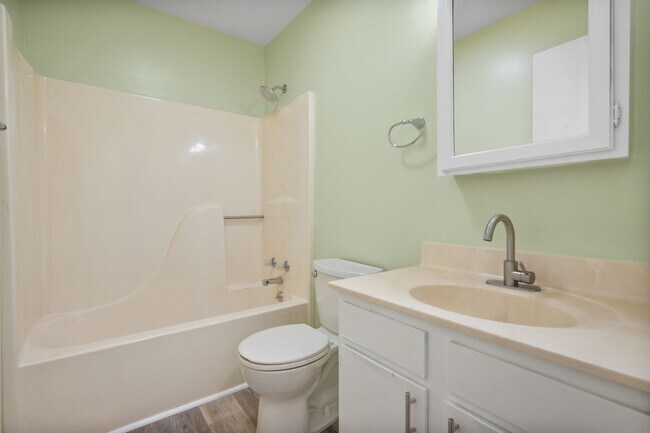 Building Photo - 3301 Orchard Manor Cir