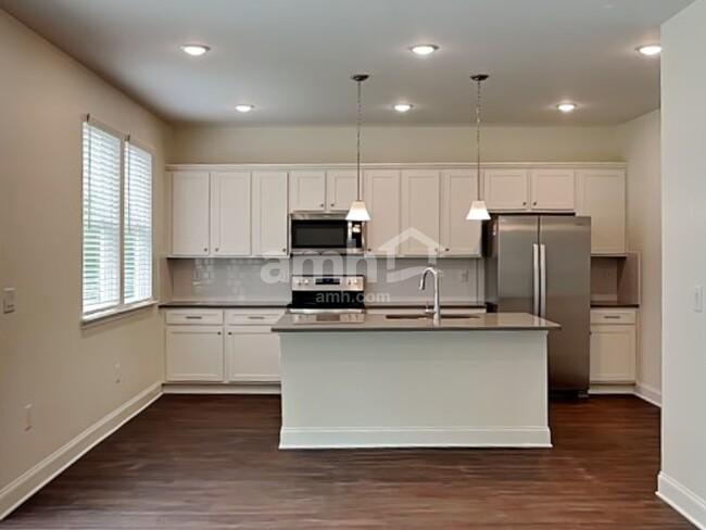 Building Photo - 3741 Blackshear Pl
