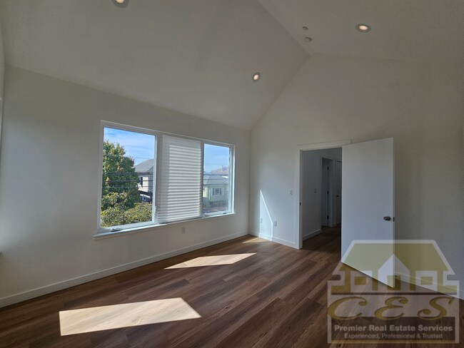 Building Photo - Modern Elegance Meets Timeless Charm – 4 bedroom 4 bath Home in North Oakland