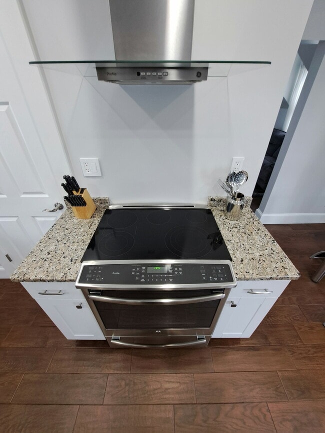 Building Photo - 14 Roy St