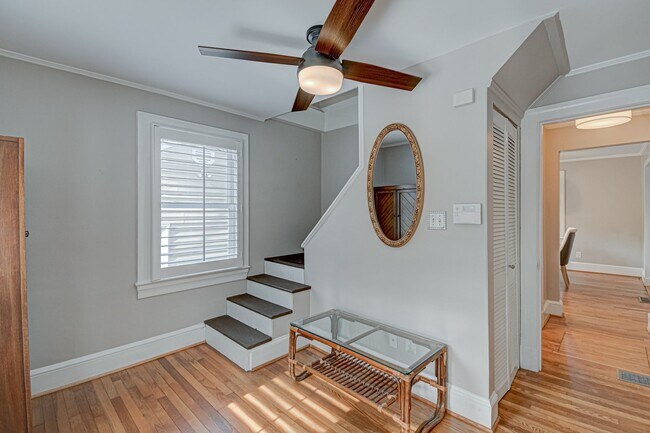 Building Photo - Washington Park 3BR 2Bth Home - available now for both short or long term lease