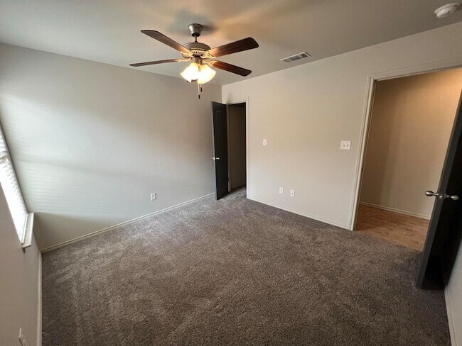 Building Photo - 716 Hillshire Ave