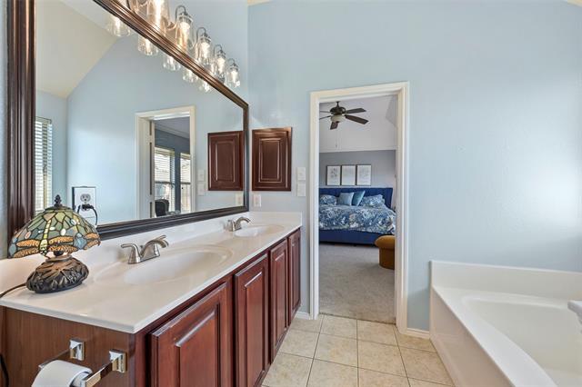 Building Photo - 508 Hackberry Dr