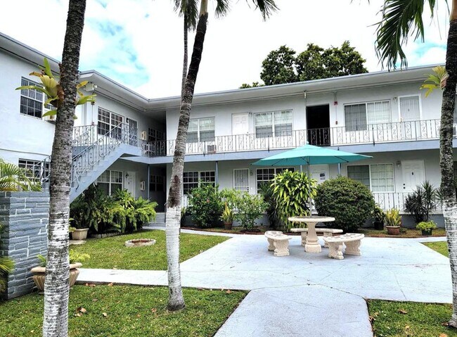 Building Photo - 555 SW 16th Ave