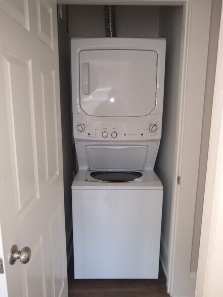 In Unit Laundry - 3381 SE 10th Ave Unit B