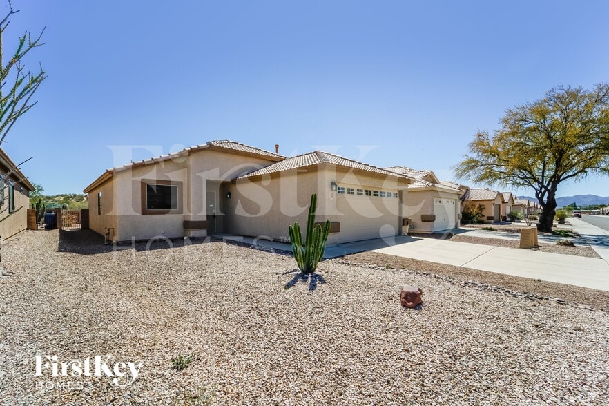 Building Photo - 7826 N Sun Flair Dr