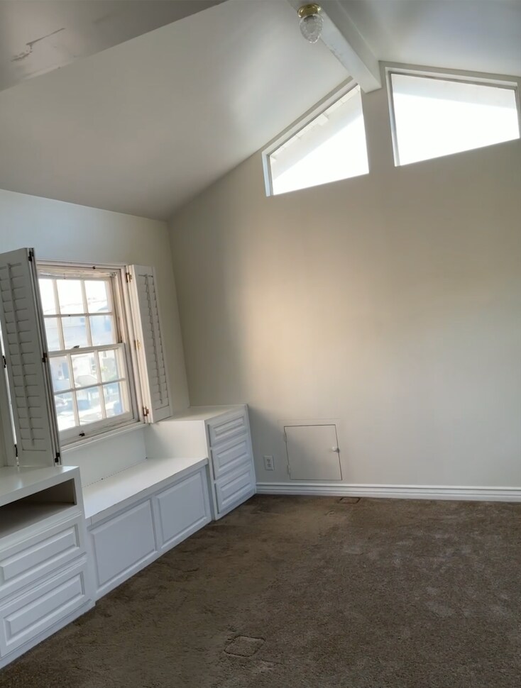 Building Photo - 1141 S Alma St