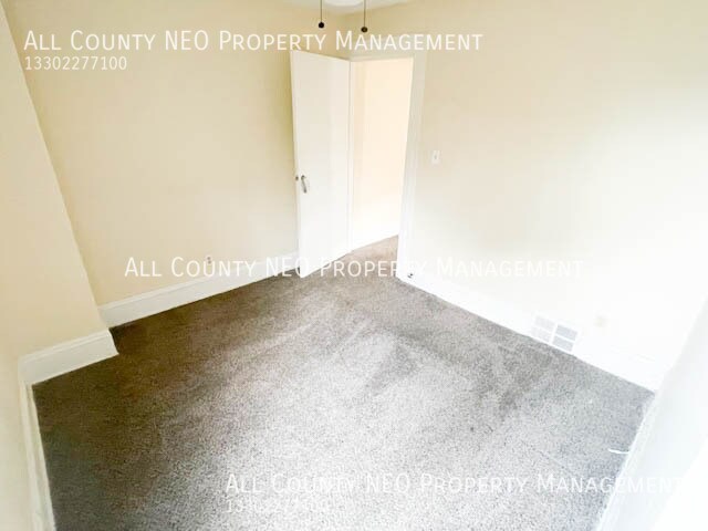 Building Photo - 1854 W 45th St