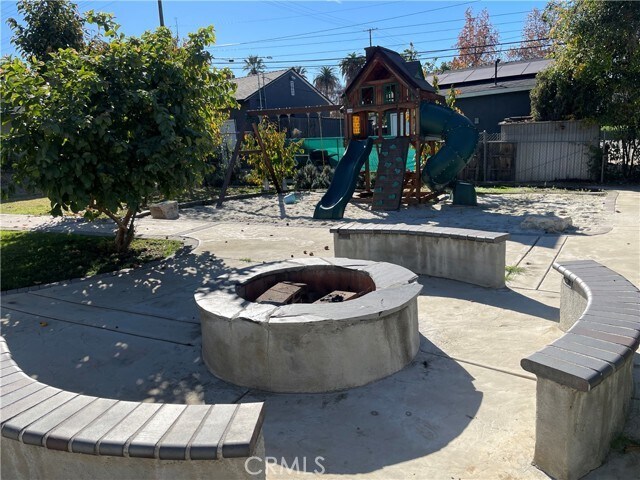 Building Photo - 1188 W Cypress Ave