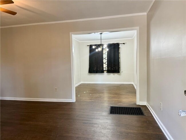 Building Photo - 1910 Wildwood Dr