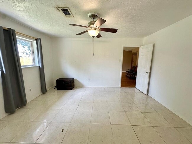 Building Photo - 1820 Aspen Ln