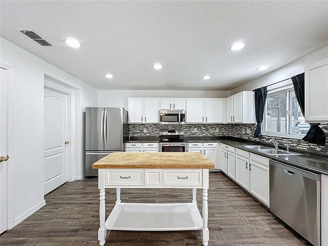 Building Photo - 16748 Sunrise Vista Dr