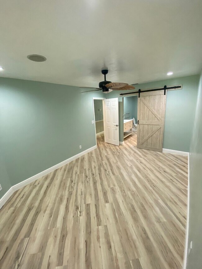 Building Photo - 10798 Regent Cir