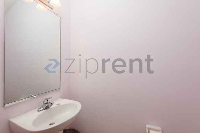 Building Photo - 7569 Tamarind Ave