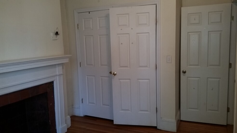 Building Photo - 60 Egmont St