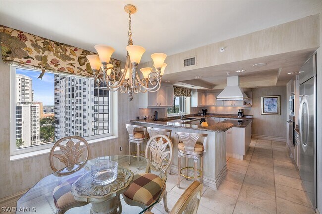 Building Photo - 8231 Bay Colony Dr