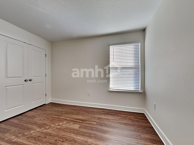 Building Photo - 11520 World Woods Ct