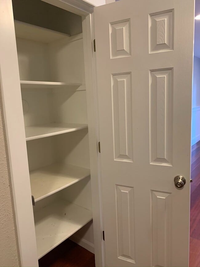 Building Photo - Large Four Bedroom House in Newberg