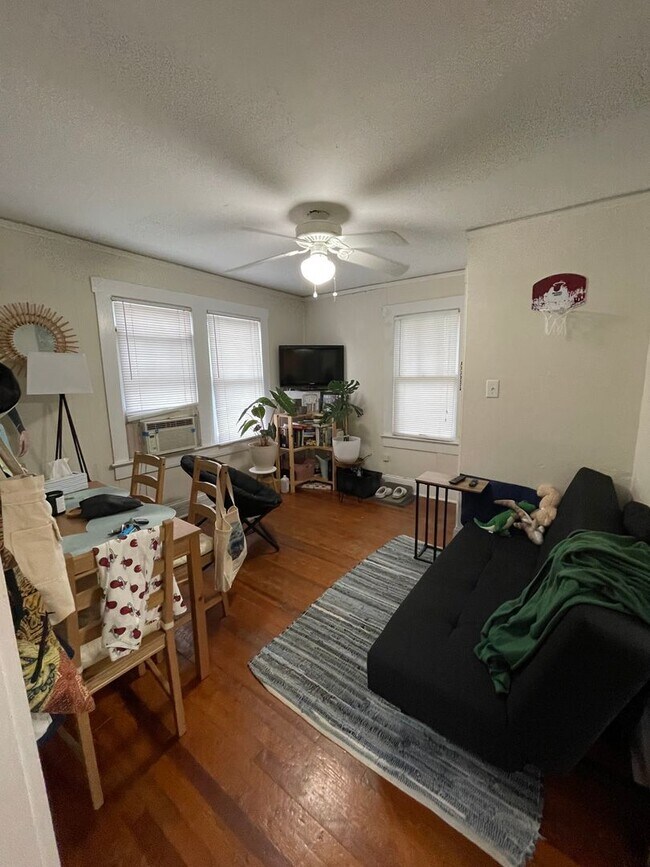 Building Photo - FALL 2026!!! Private 1 Bedroom Historic Ho...
