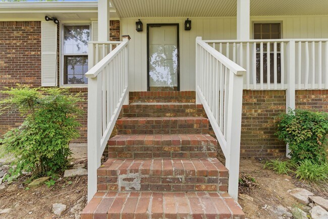 Building Photo - 308 Brookview Ct