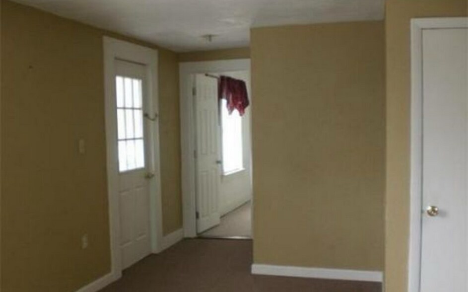 Extra room2 - 149 Mechanics St