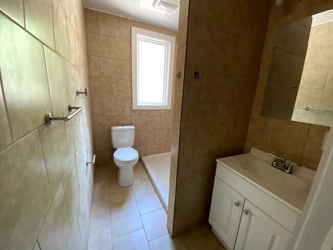 Building Photo - 817 Ferdinand Ave Sw