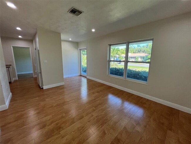 Building Photo - 1636 NE 18th St