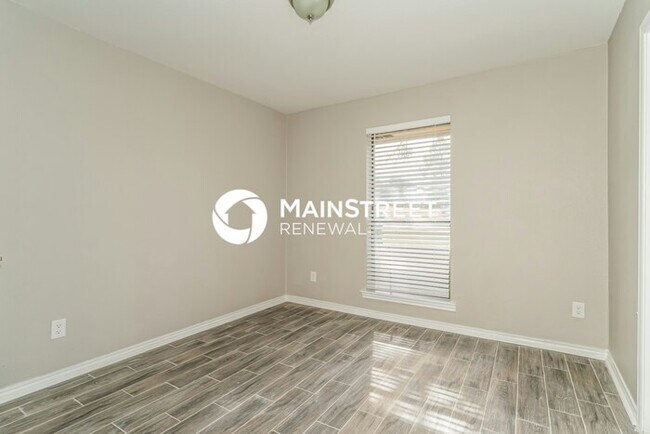 Building Photo - 3 Bedroom Pet-Friendly Home in CARROLLTON, TX with Main Street Renewal