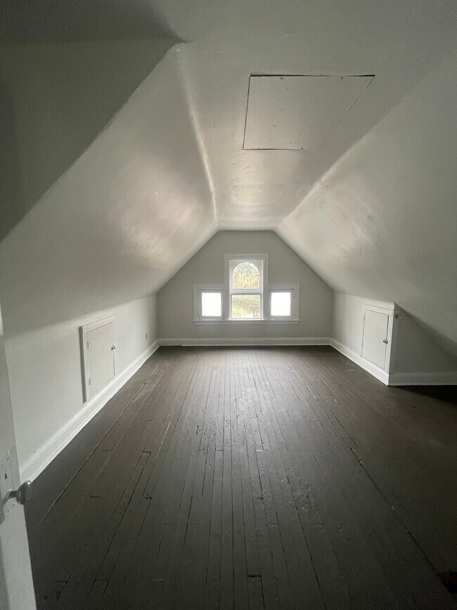 Building Photo - 82 Estella Ave