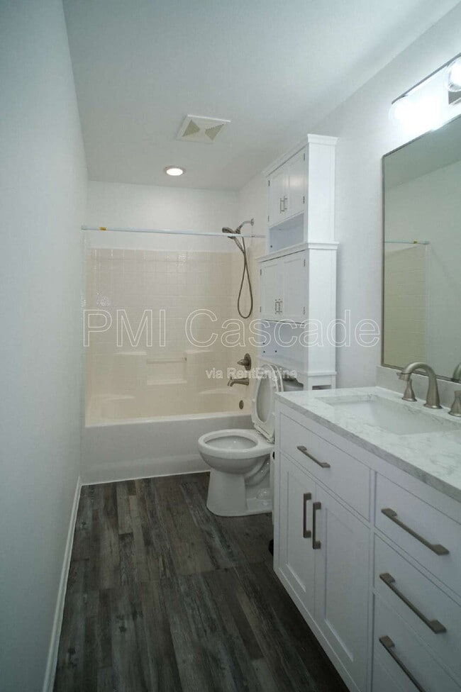 Building Photo - 2510 Mitchell Ave