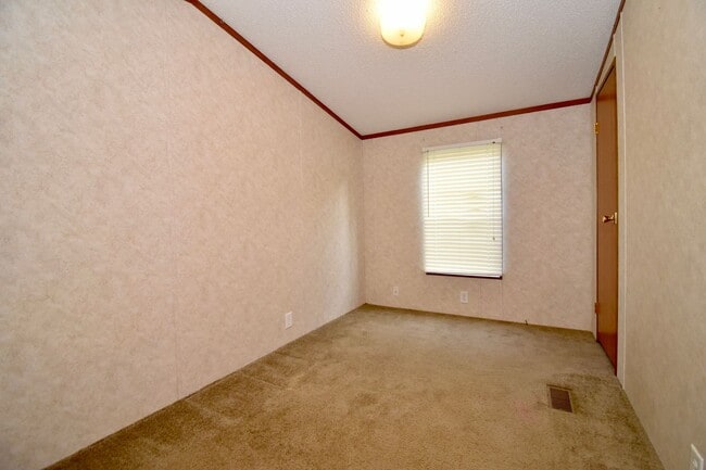 Building Photo - 3 Bedroom 2 Bath Mobile Home in Choudrant