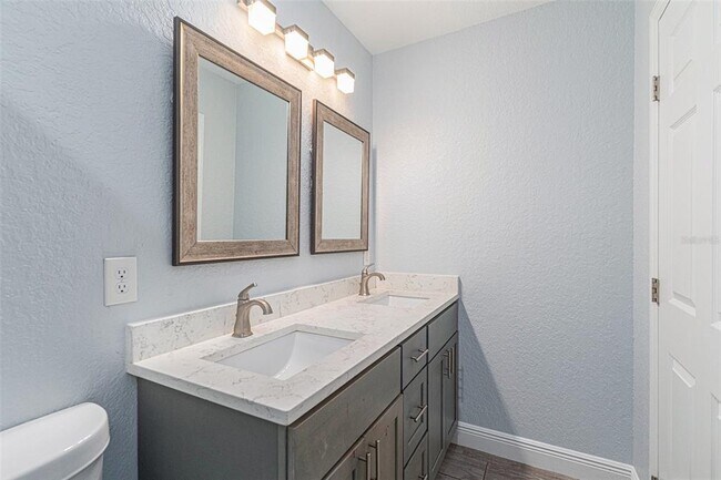 Building Photo - 3602 E 33rd Ave