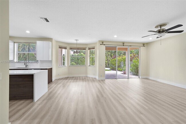 Building Photo - 4312 Laurel Ridge Cir