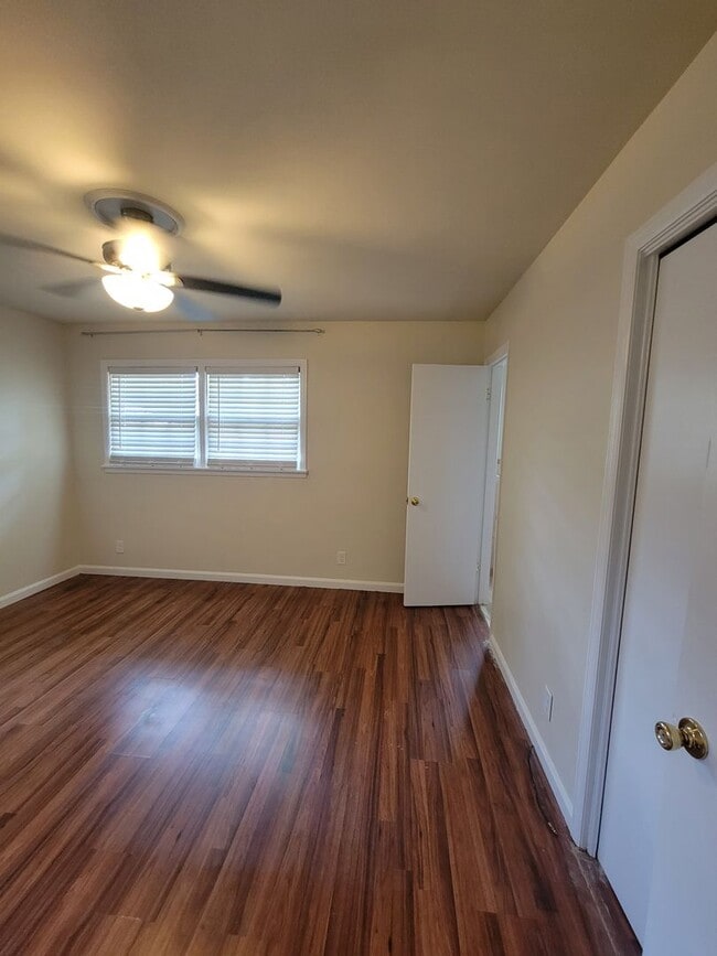 Building Photo - 3 Bedroom 2 Bathroom Home with One Car Attached Garage in Valley Park Homes Subdivision