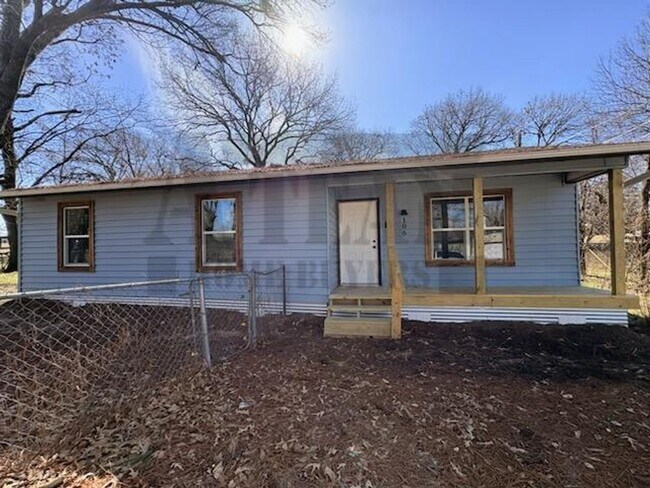 Building Photo - Beautifully updated 3-bedroom, 2-bathroom