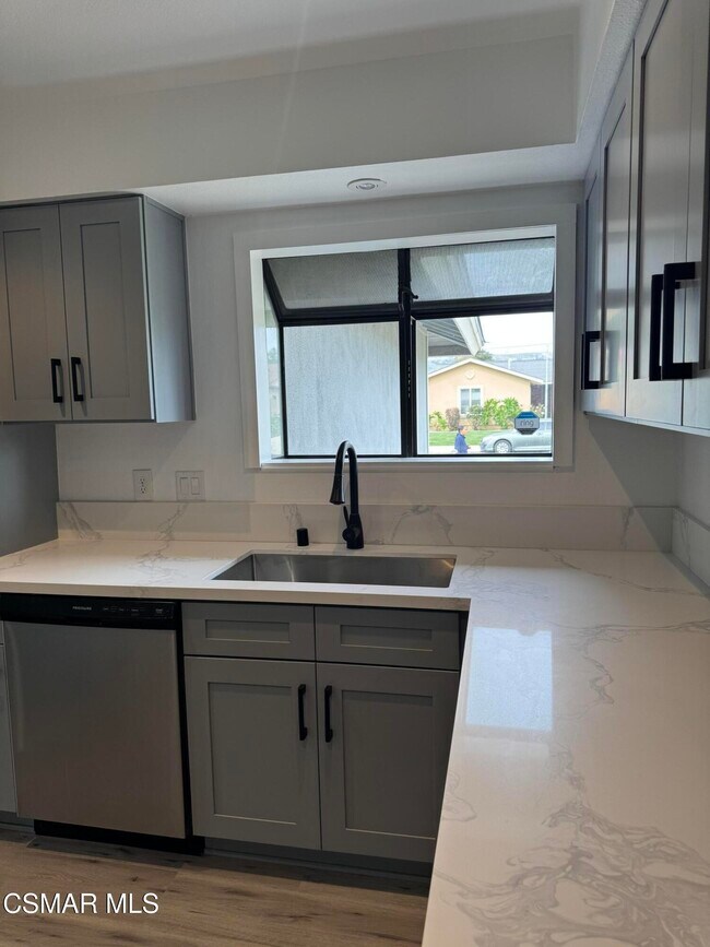 Building Photo - 1694 Regent St