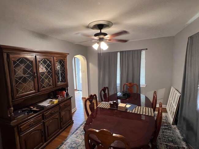 Building Photo - 1135 Sunset Dr