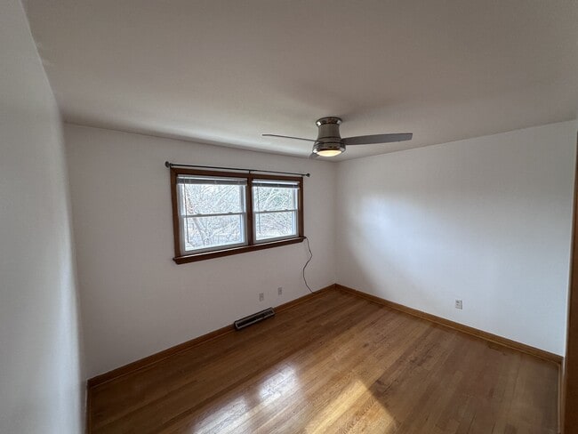 Building Photo - 638 Oakland Dr