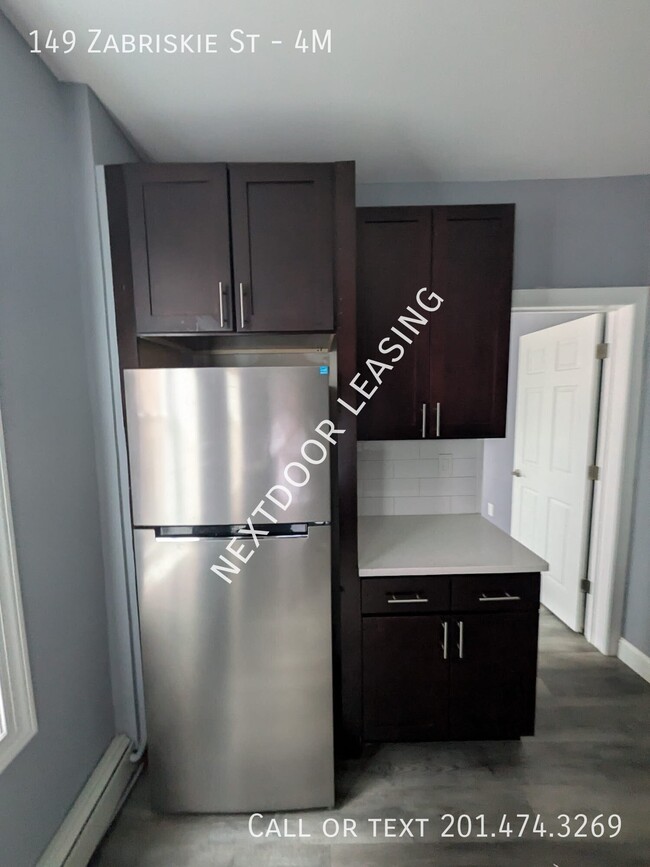 Building Photo - 149 Zabriskie St